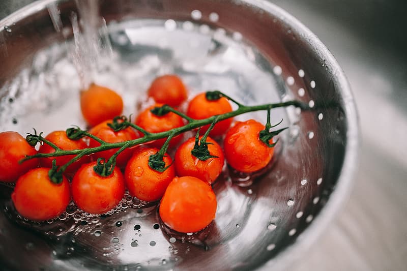 washing cherry tomatoes