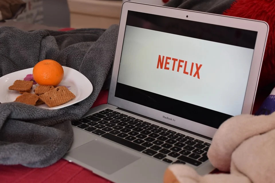 8 Best Comedies To Watch on Netflix